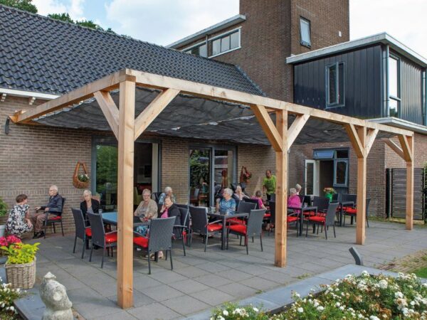 pergola met schuifzeil aan huis